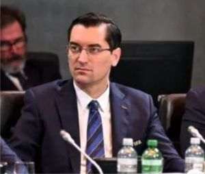 „Ne dorim să aducem un plus de predictibilitate, de digitalizare şi de transparenţă, după modelul implementat în 2017 în clasificareaacademiilor”, a punctat Răzvan Burleanu. (Sursa foto: www.frf.ro)